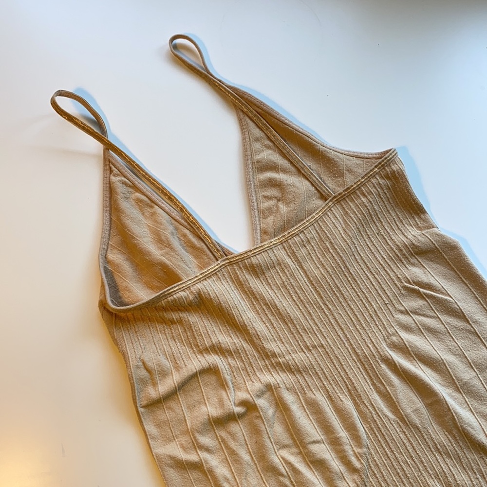 ⭐️SOLD⭐️Nude V-Neck tank top - Picture 3 of 4